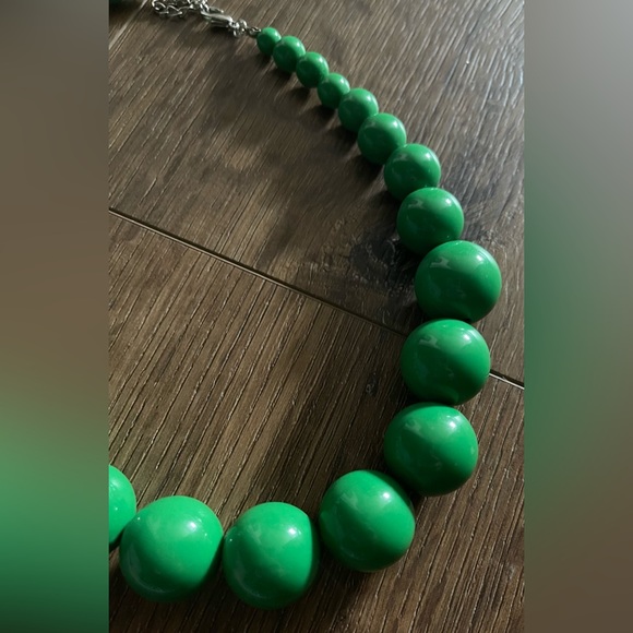 VINTAGE Green Bead Necklace - Picture 8 of 9